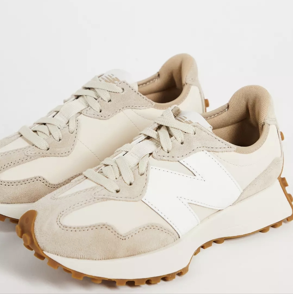 🚨ISO ISO New Balance 327 - Oatmeal 🚨